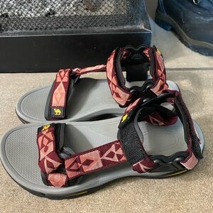 CAMEL CROWN Waterproof Hiking Sandals Women Arch Support NEW size 9 waterproof